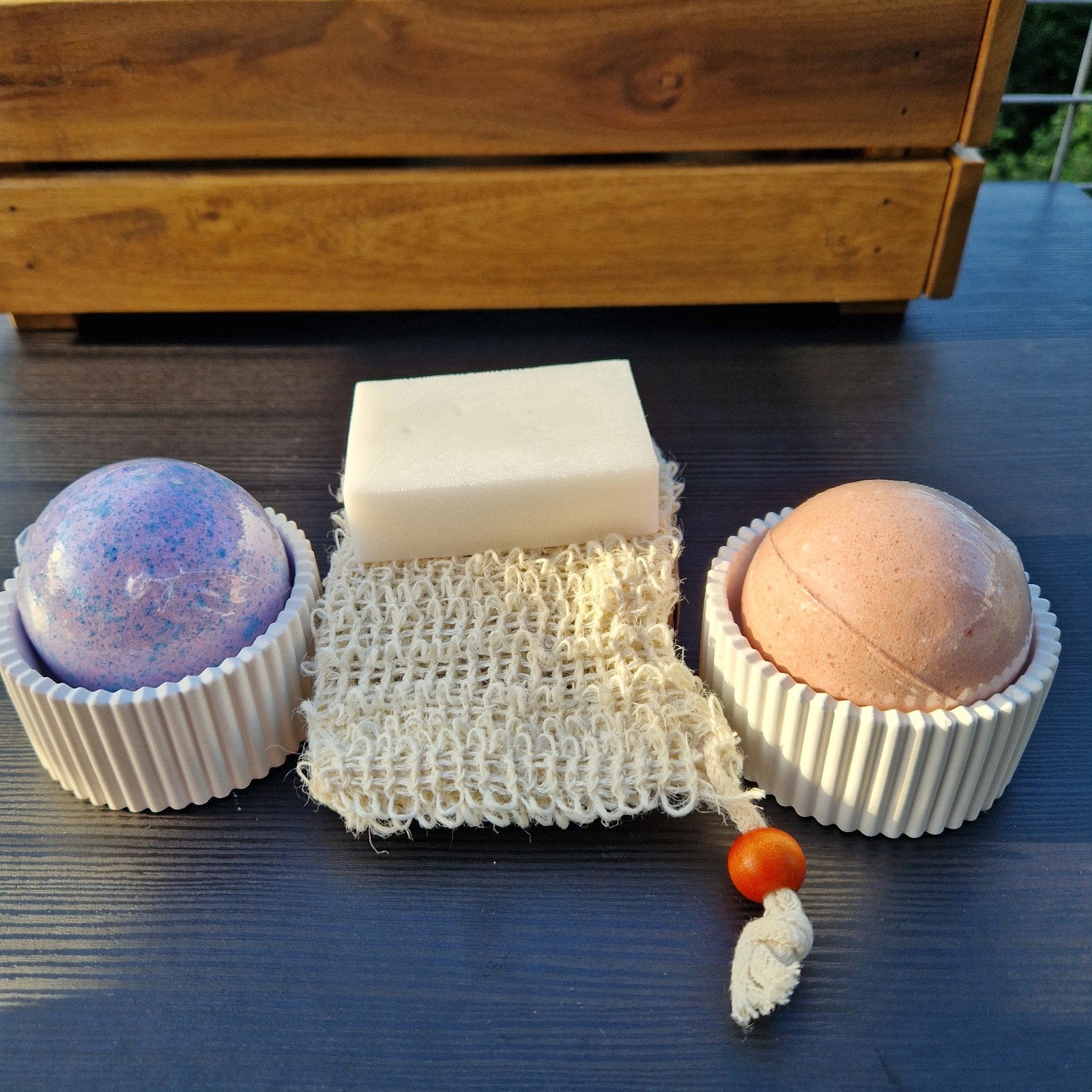 Badset: 2 bruisballen, zeep en scrubzakje giftset, Ophalen of Verzenden, Nieuw, Bad & Douche