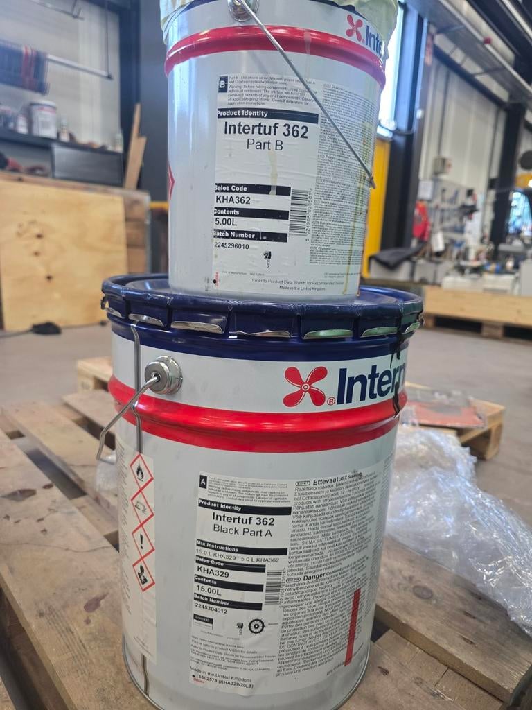 Restant Intertuf 362 verf - bijna nieuw (16/17 liter), Zwart, Ophalen of Verzenden, 15 tot 20 liter, Verf