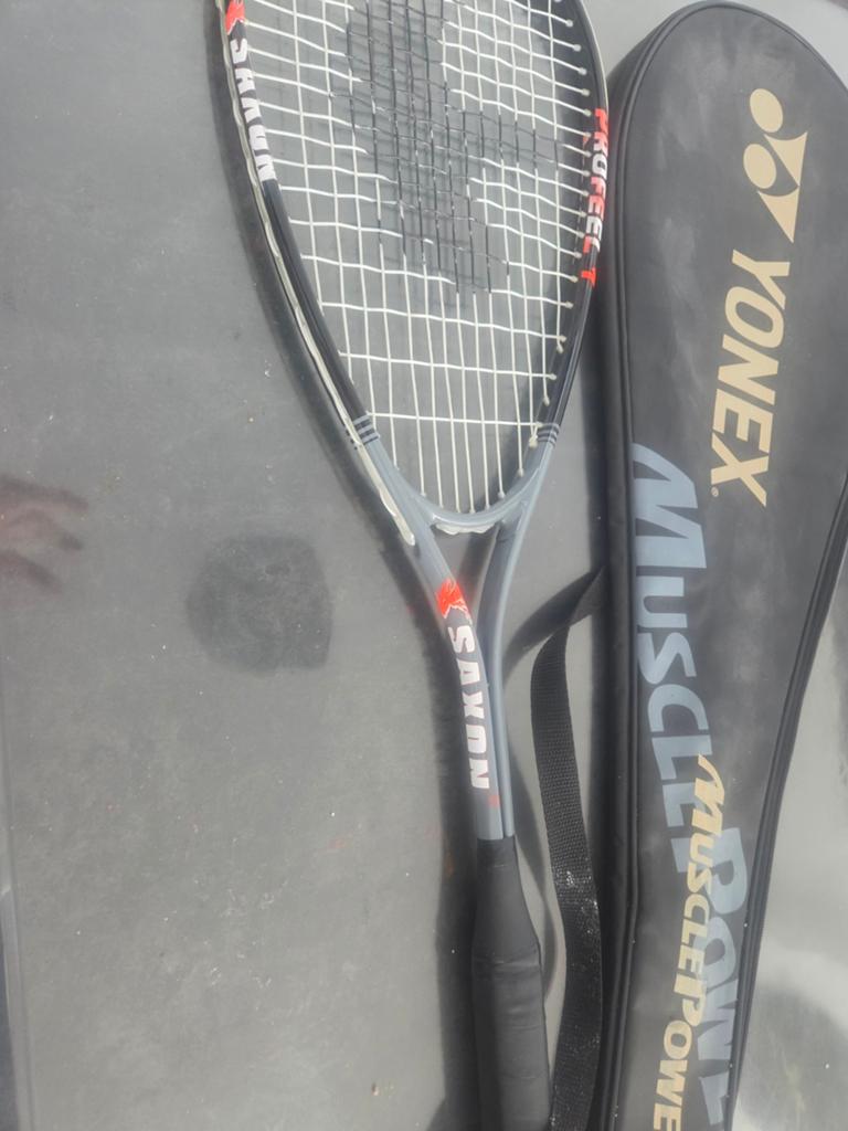 Saxon squashracket met Yonex hoes, Ophalen of Verzenden