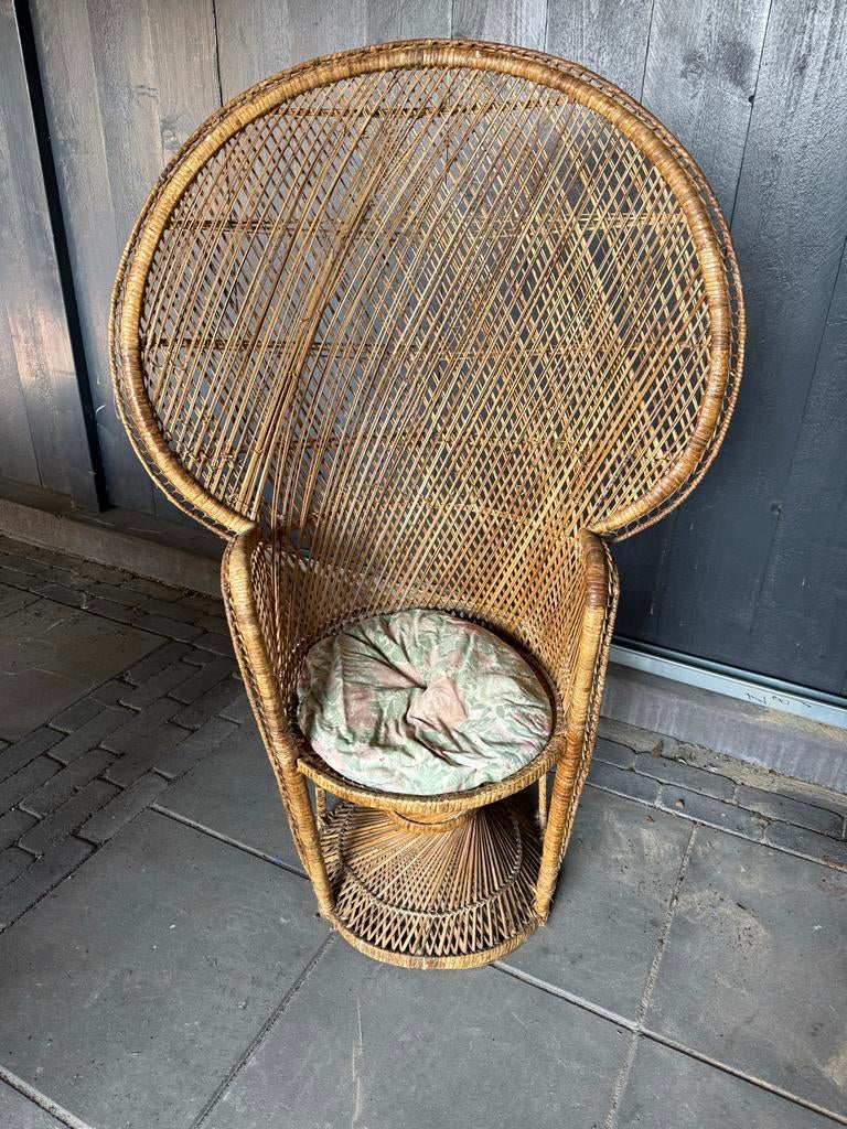 Vintage rotan pauwenstoel met kussen, Huis en Inrichting, Ophalen, Gebruikt, Bruin, Riet of Rotan