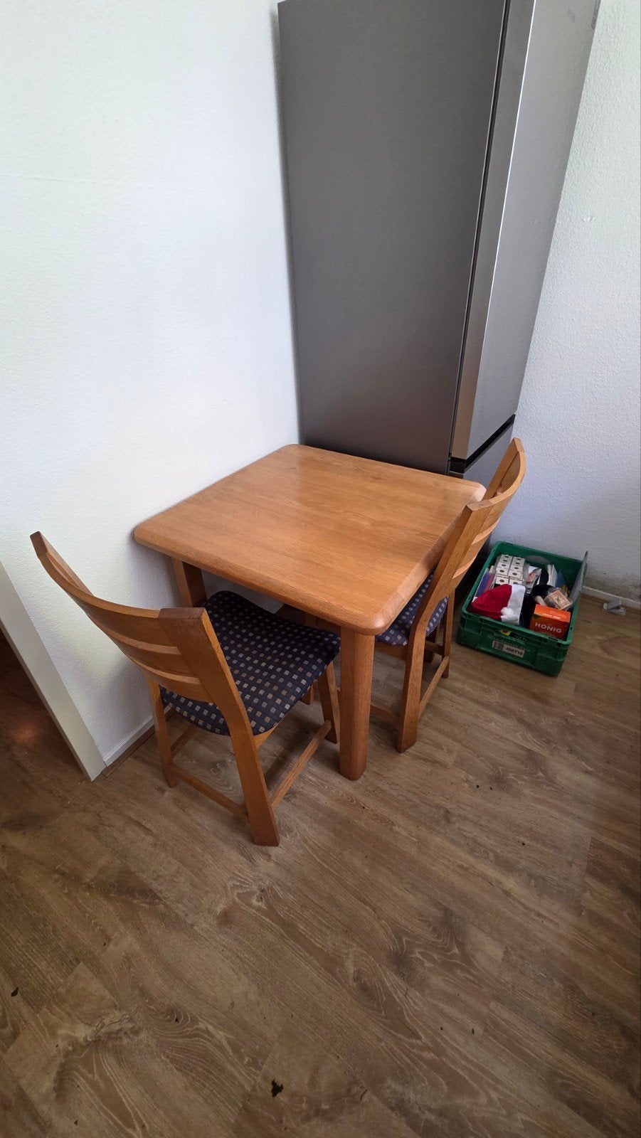 Houten eettafel met twee stoelen, Ophalen, Minder dan 50 cm, Gebruikt, 50 tot 100 cm
