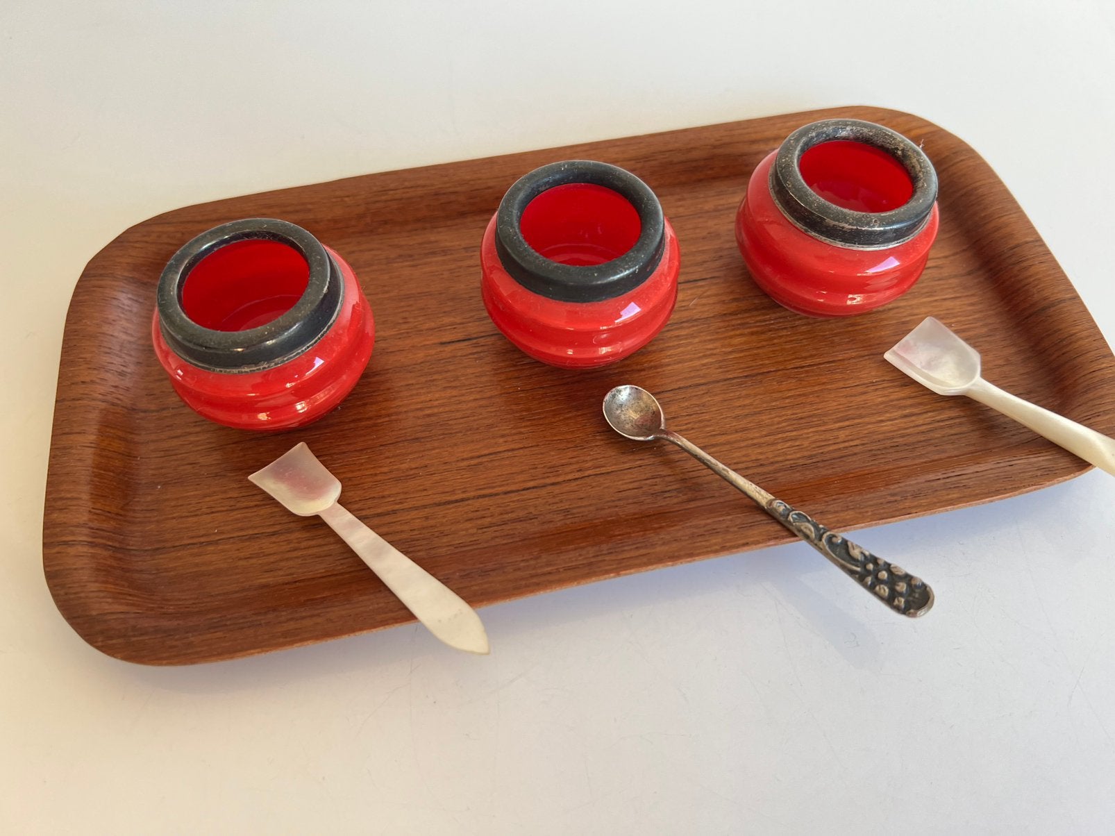 3 Art Deco Glas Zoutpotjes Rood Zilver Rand Jaren 20 Gemerkt, Ophalen of Verzenden