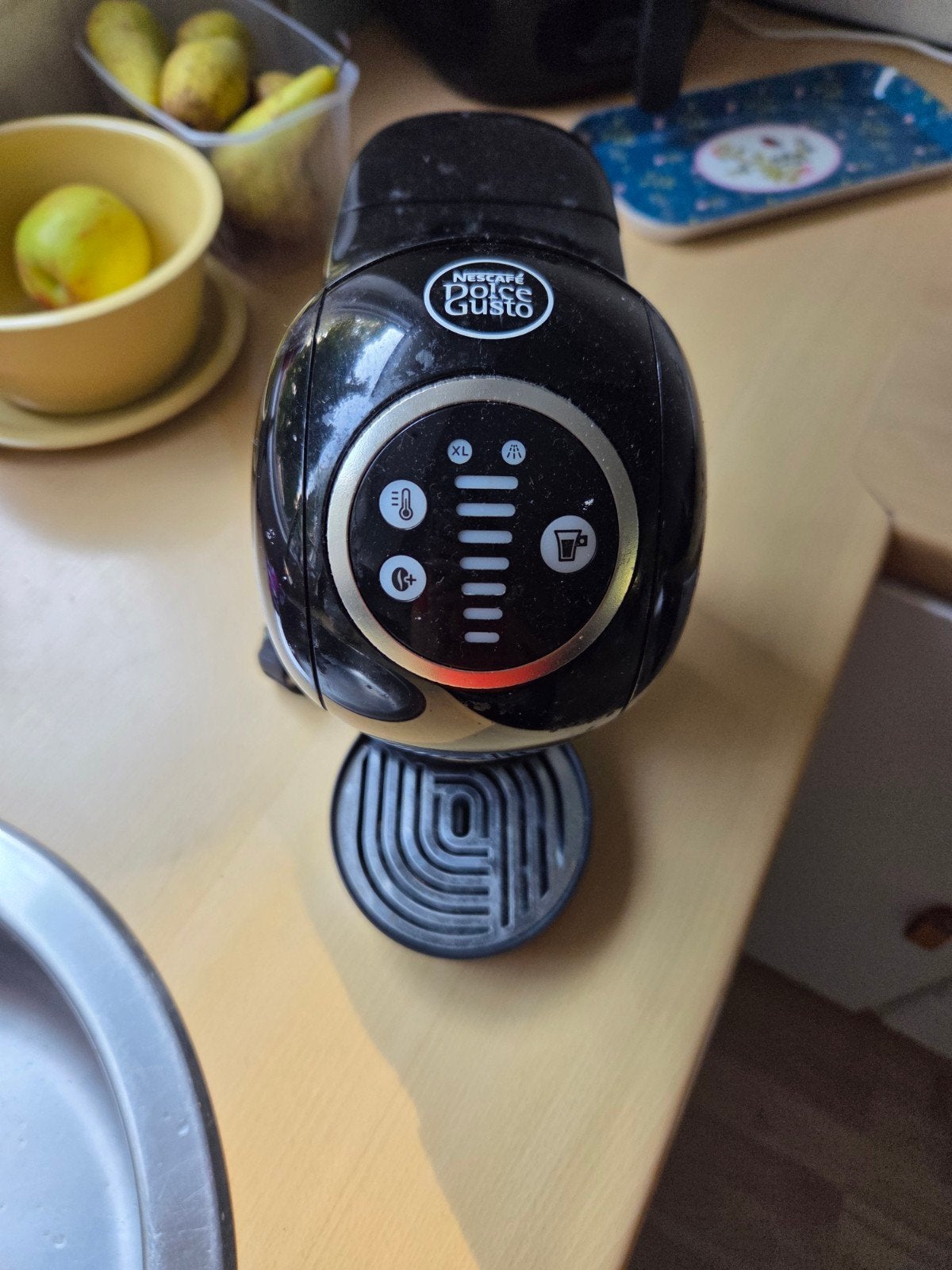 Nescafé Dolce Gusto koffiezetapparaat - Zwart, Gebruikt, Koffiemachine, Ophalen of Verzenden, 2 tot 4 kopjes