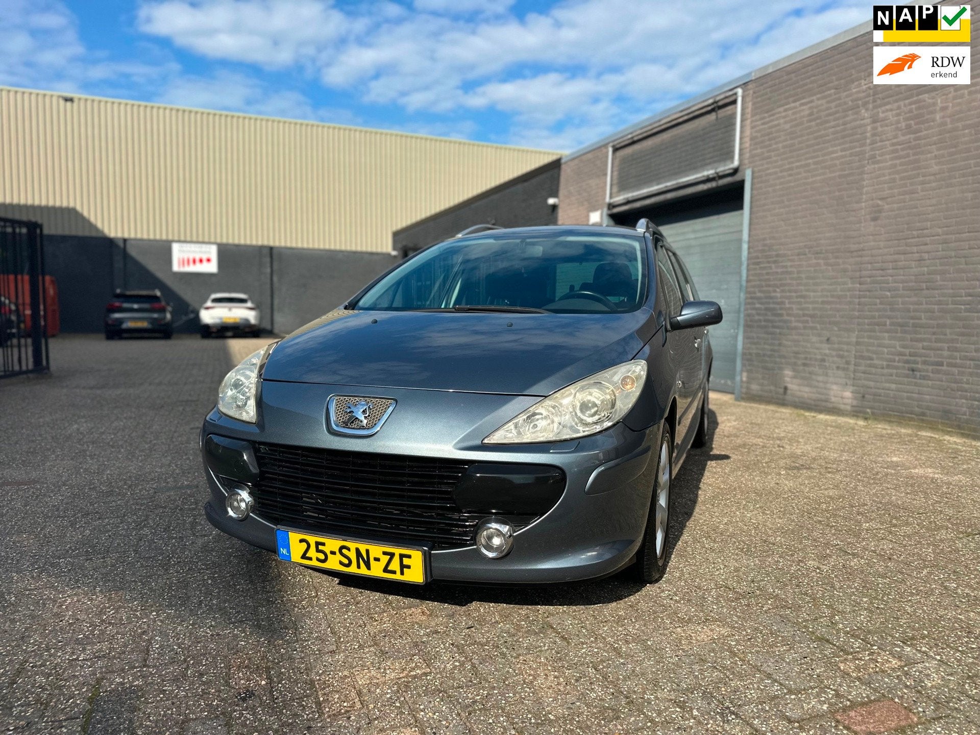 Peugeot 307 SW 2.0-16V Pack Aut. Clima Cruise Pano PDC LM-Wi, Auto's, 745 kg, Stof, Gebruikt, Zwart