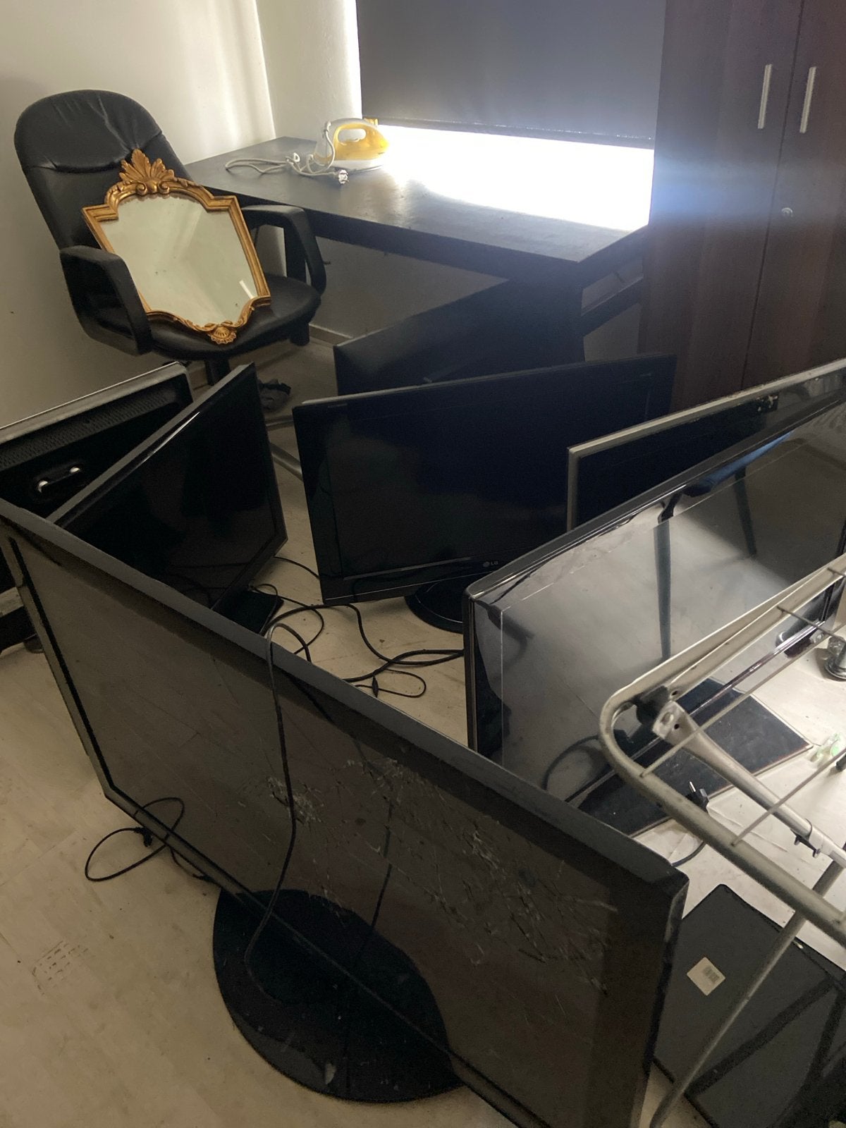 7 tv's voor reparatie of onderdelen televisie, Ophalen, Niet werkend, 100 cm of meer