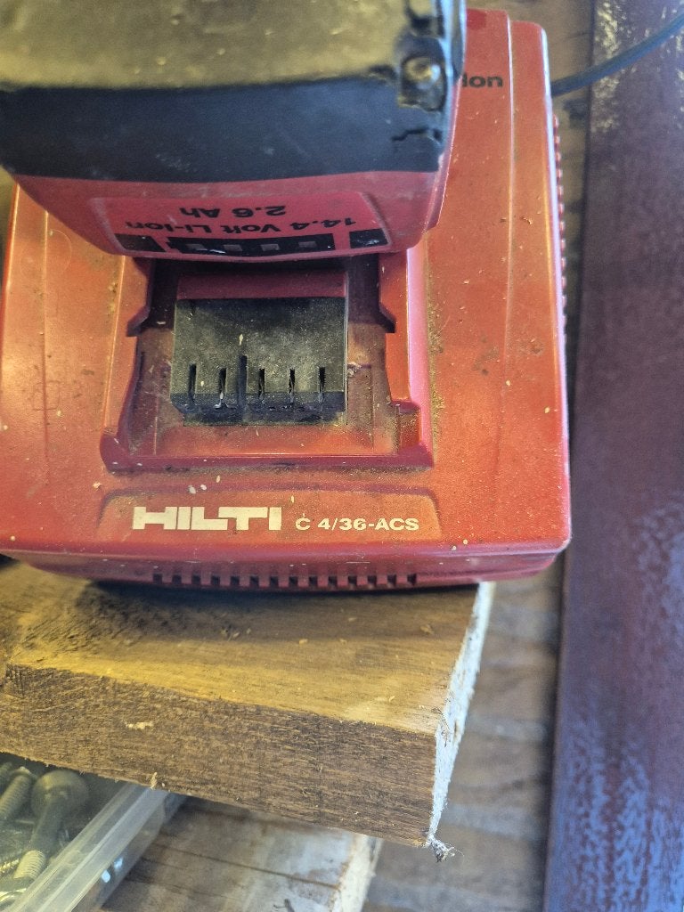 Foto 4 van Hilti Accu boormachine SF 144-A met lader en 2 Accu's