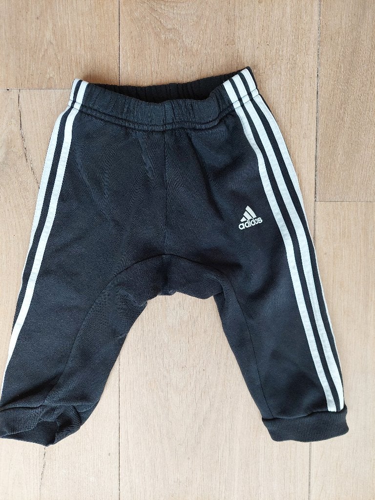 Adidas broekje. Maat 80, Kinderen en Baby's, Babykleding | Maat 80, Adidas, Broekje, Jongetje of Meisje, Ophalen of Verzenden