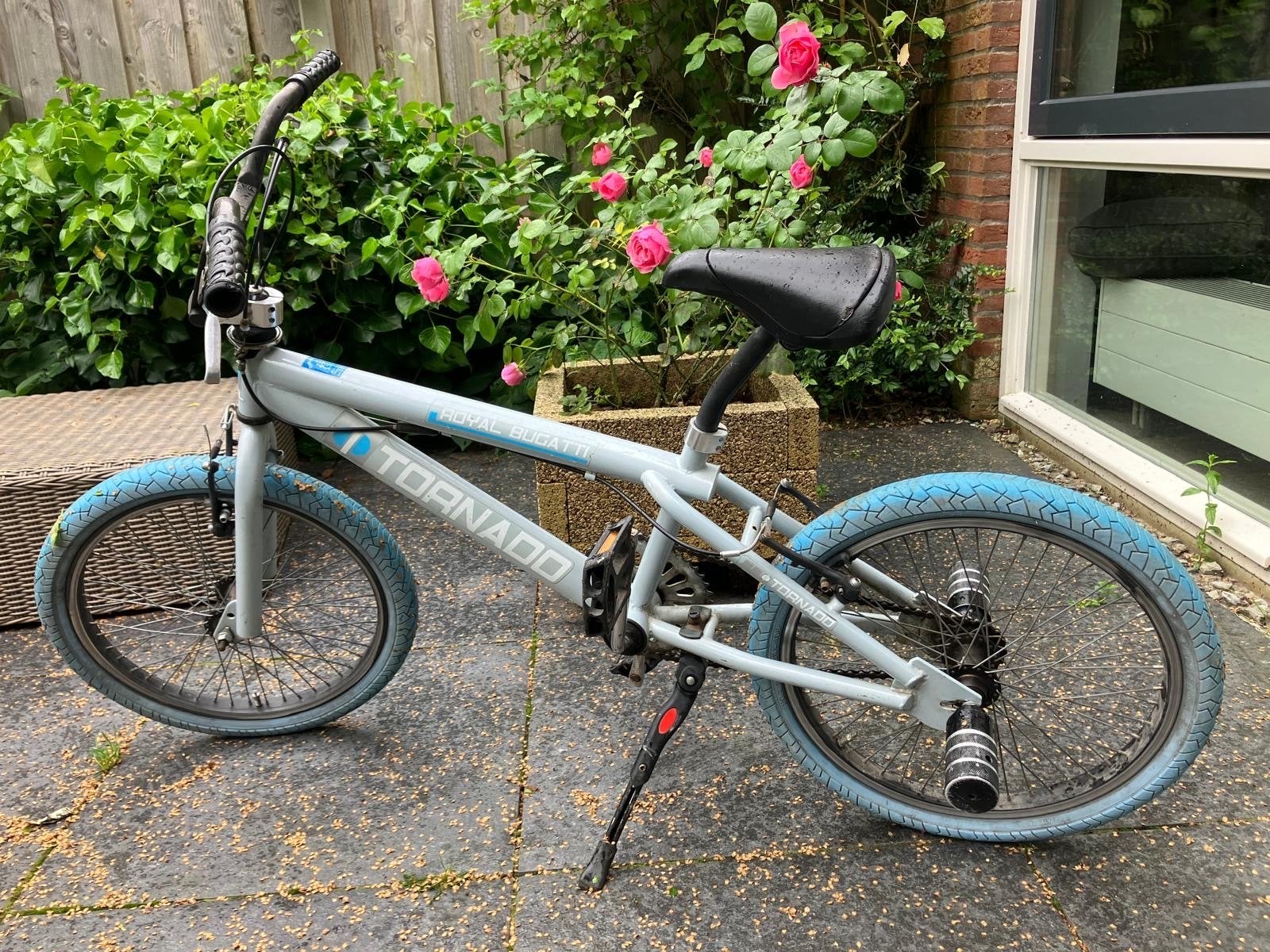 Tornado BMX fiets met blauwe banden en voetsteunen, Ophalen, Gebruikt, Staal, Velgrem