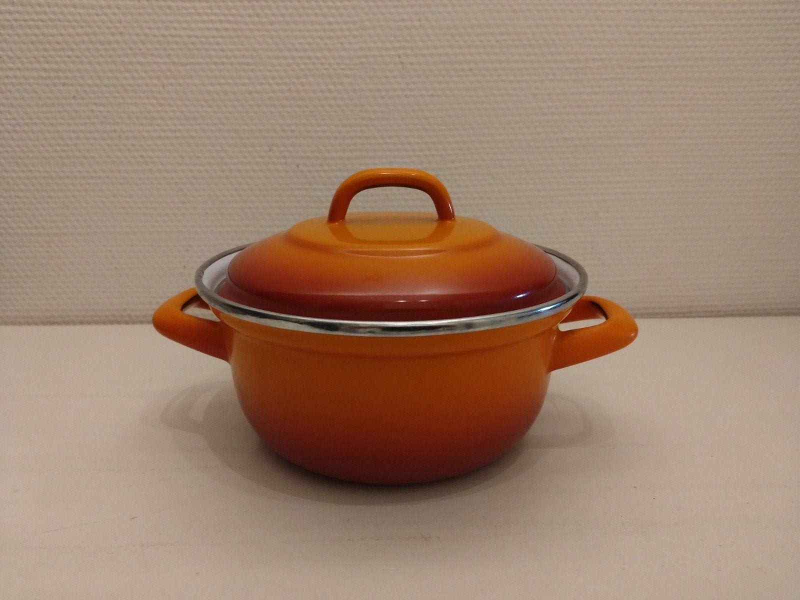 Oranje emaille kookpan met deksel., Ophalen of Verzenden, Zo goed als nieuw, Overige materialen