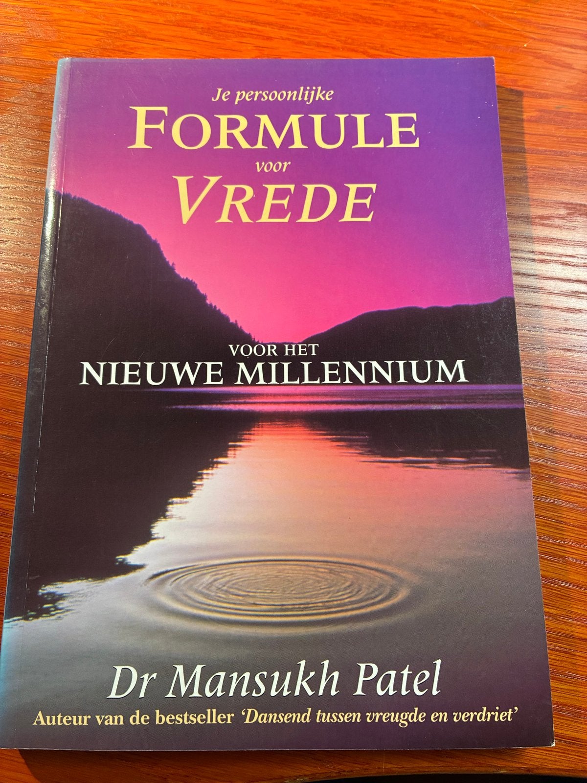 Je persoonlijke formule voor vrede - Mansukh Patel, Boeken, Esoterie en Spiritualiteit, Ophalen of Verzenden, Gelezen, Spiritualiteit algemeen