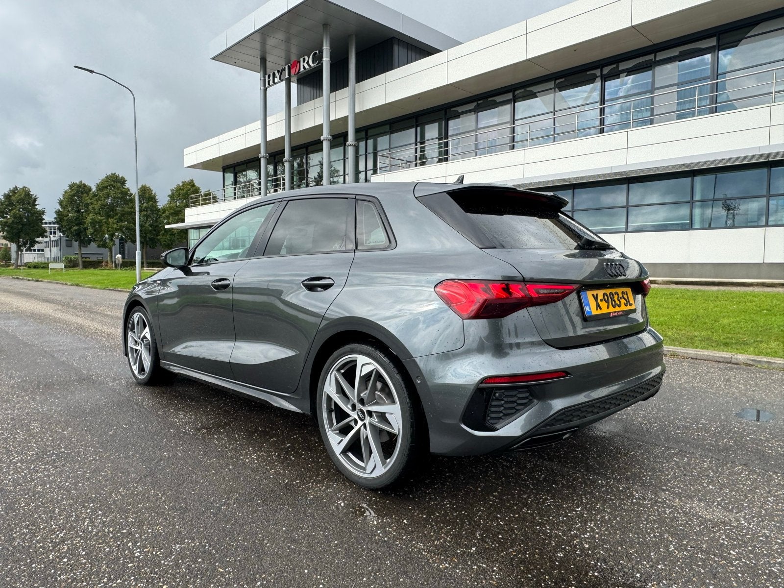 Audi A3 Sportback35TFSI S-Line|PANO|MATRIX|APPLE|BLACK OPTIC, 1498 cc, 1295 kg, 4 cilinders, 690 kg