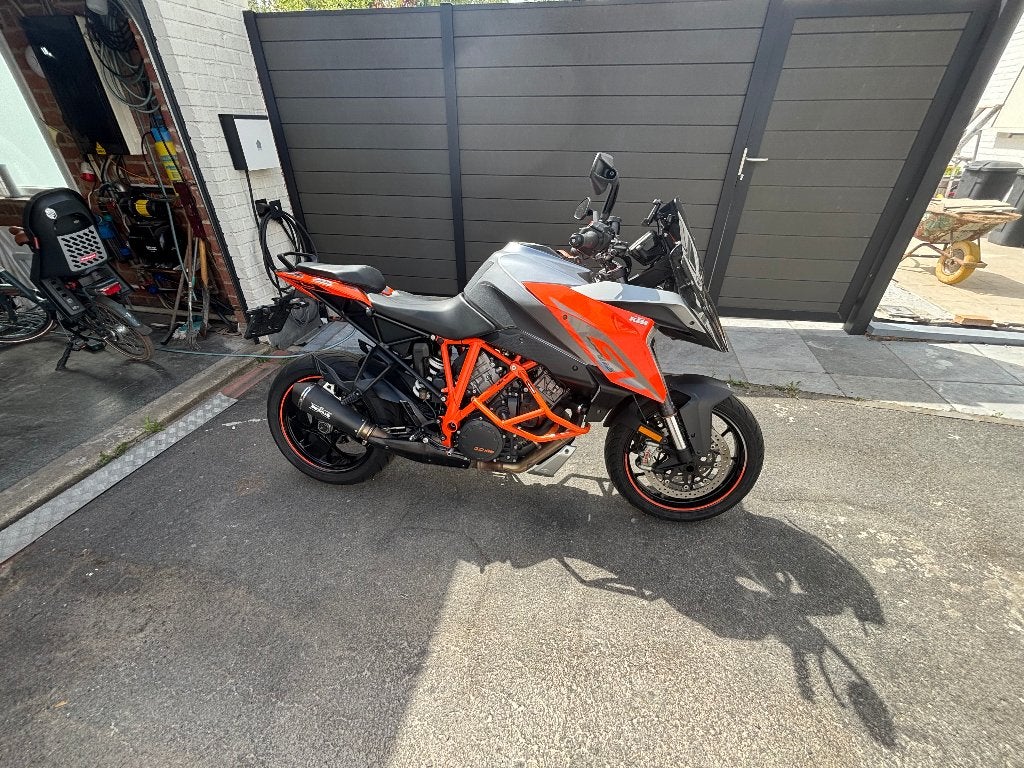 KTM 1290 Super Duke GT 2016 — gereviseerd & gedocumenteerd, 2 cilinders, Motorrijbewijs A, Handvatverwarming, Gebruikt