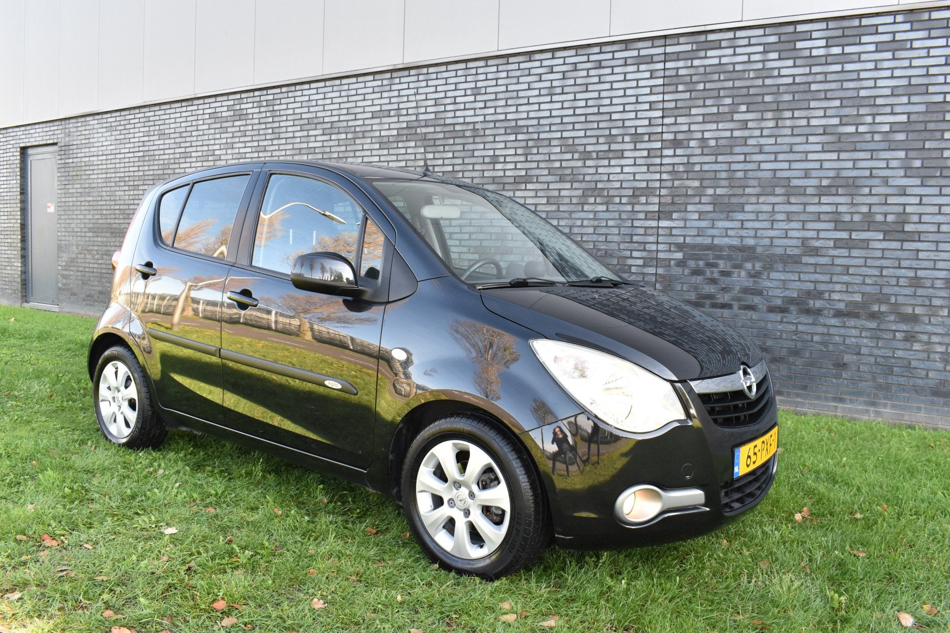 Opel Agila 1.0 Edition Airco (bj 2011), Auto's, Stof, Gebruikt, 31 €/maand, Origineel Nederlands