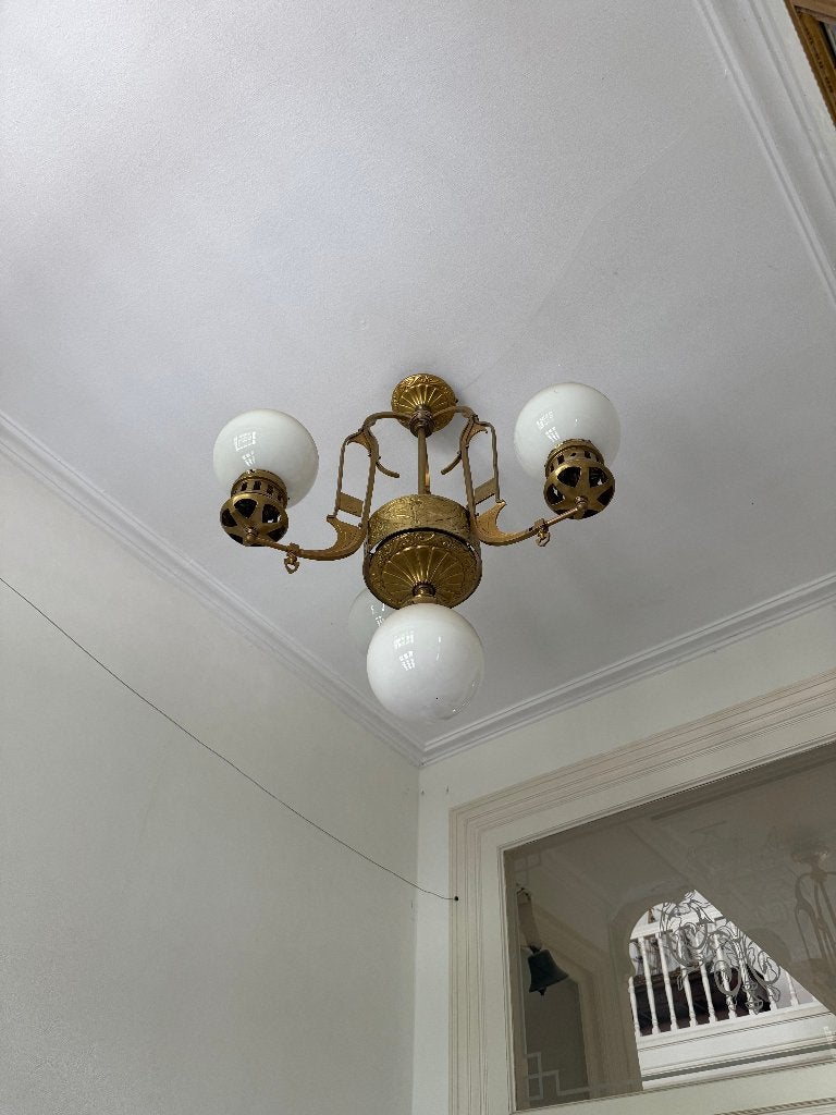 Originele messing Jugendstil/Art Deco met opaalglazen bollen, Ophalen, Gebruikt, Hanglamp, Art deco