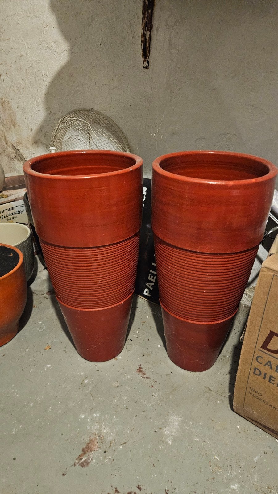 Twee grote decoratieve bloempotten, 50 cm hoog, Tuin en Terras, Gebruikt, Rond, Binnen, Ophalen of Verzenden