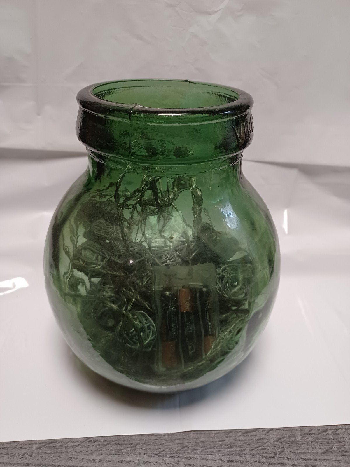 Groene vaas met lichtjes, Huis en Inrichting, Woonaccessoires | Vazen, Gebruikt, Inclusief decoratie, Ophalen of Verzenden, Glas