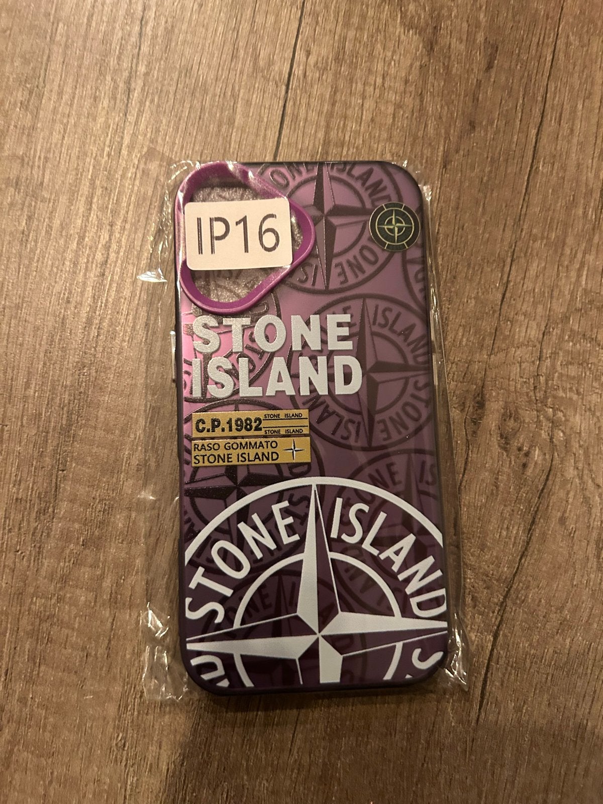 Stone Island Hoesje voor iPhone 16 - Paars, Telecommunicatie, Paars, IPhone 16, Nieuw, Hoesje of Tasje