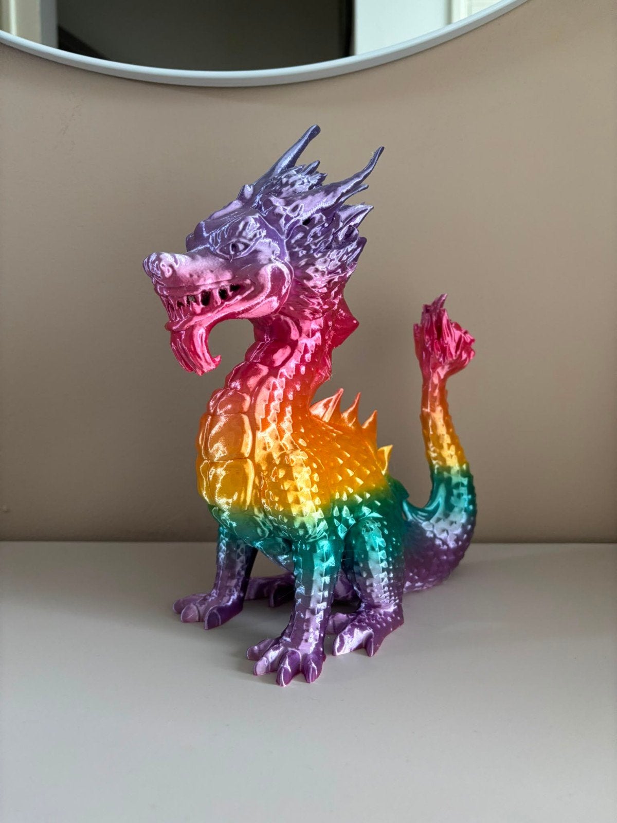 Kleurrijke Regenboog Draak Beeldje - Fantasy Decoratie, Verzenden, Nieuw, Fantasy