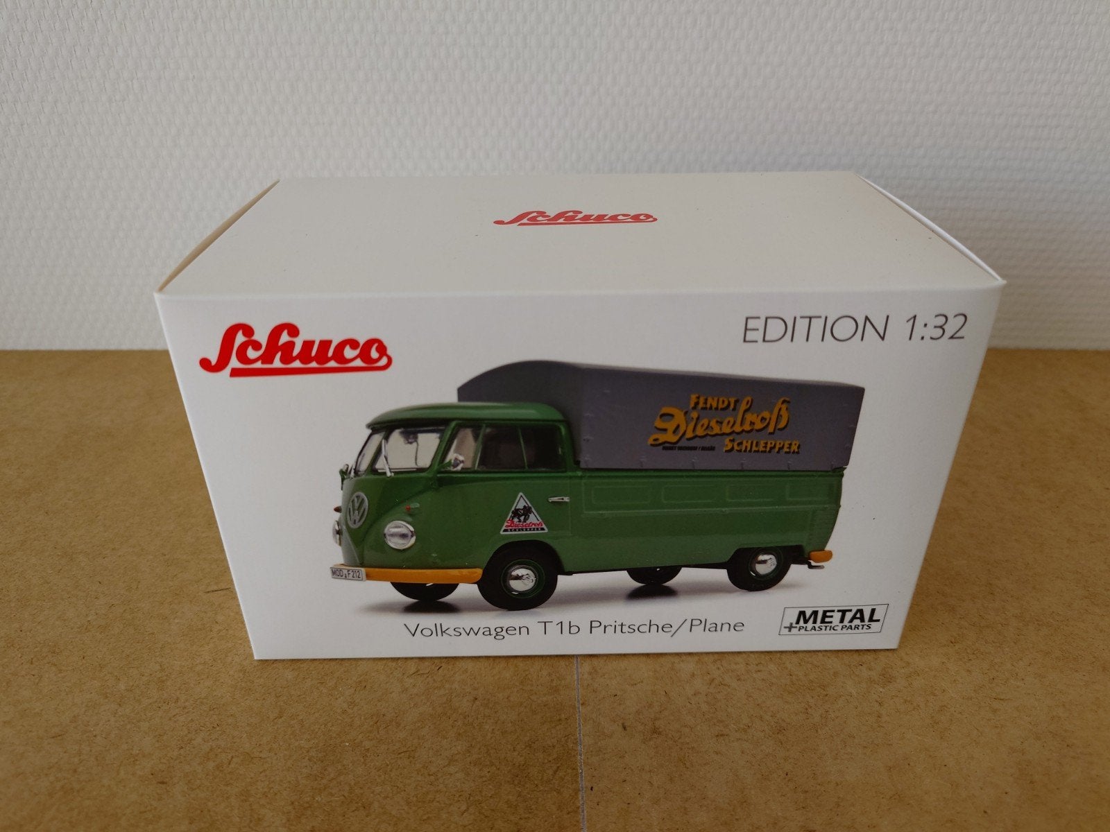 Fendt VW service bus 1:32 Schuco, Ophalen of Verzenden, Tractor of Landbouw, Schuco