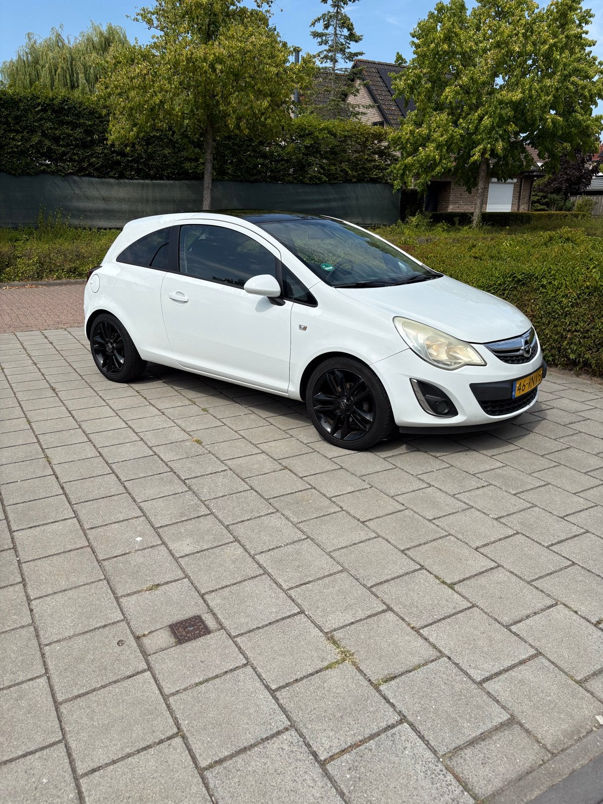 Opel Corsa 1.4 16V 3D 2011 Wit, Auto's, Voorwielaandrijving, 40 €/maand, 1398 cc, 4 cilinders