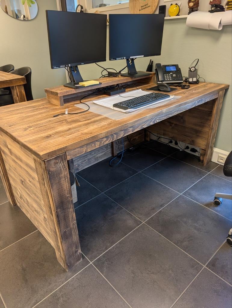2 stuks massief houten bureau/tafels werkplek, Huis en Inrichting, Ophalen