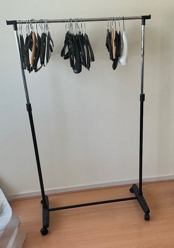Kledingrek met diverse hangertjes, Kleding | Dames, Kledingrekken, Ophalen, Gebruikt
