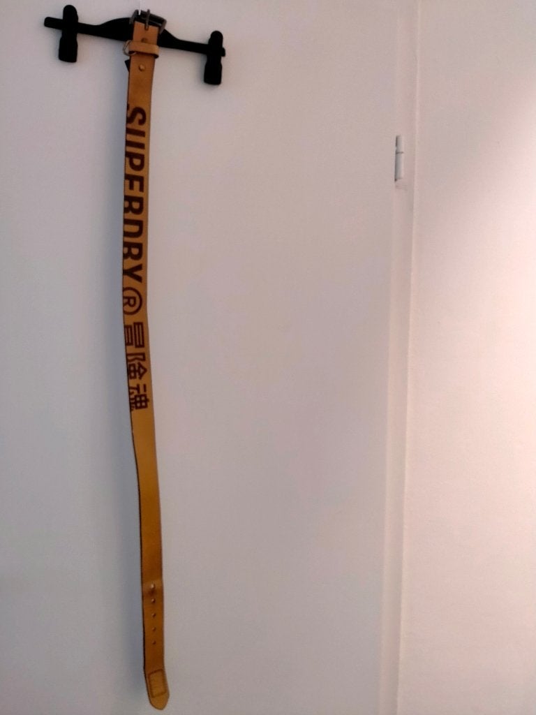 Superdry Leren riem met reliëflogo, Kleding | Dames, Riemen en Ceinturen, 90 tot 100 cm, Ophalen of Verzenden, Gedragen, United Colors Benetton