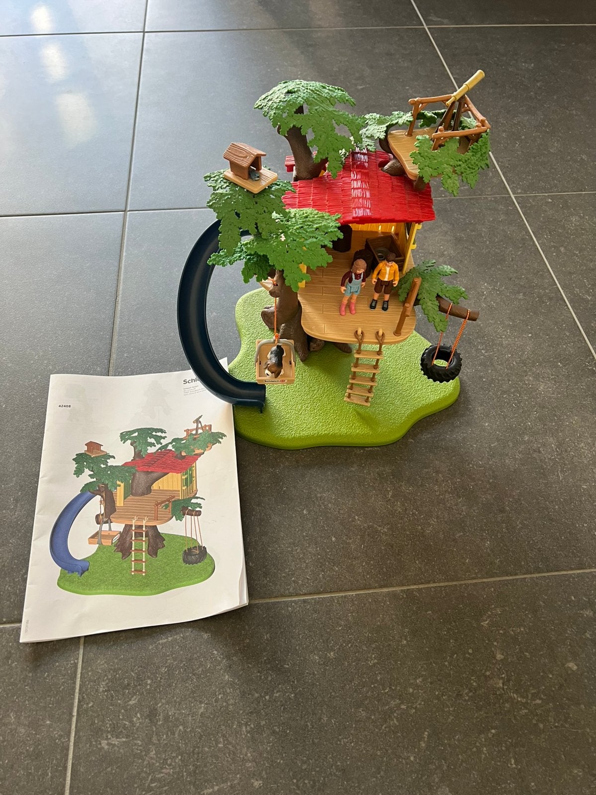 Schleich 42408 Boomhut – compleet met figuren, Ophalen, Zo goed als nieuw, Poppenhuis