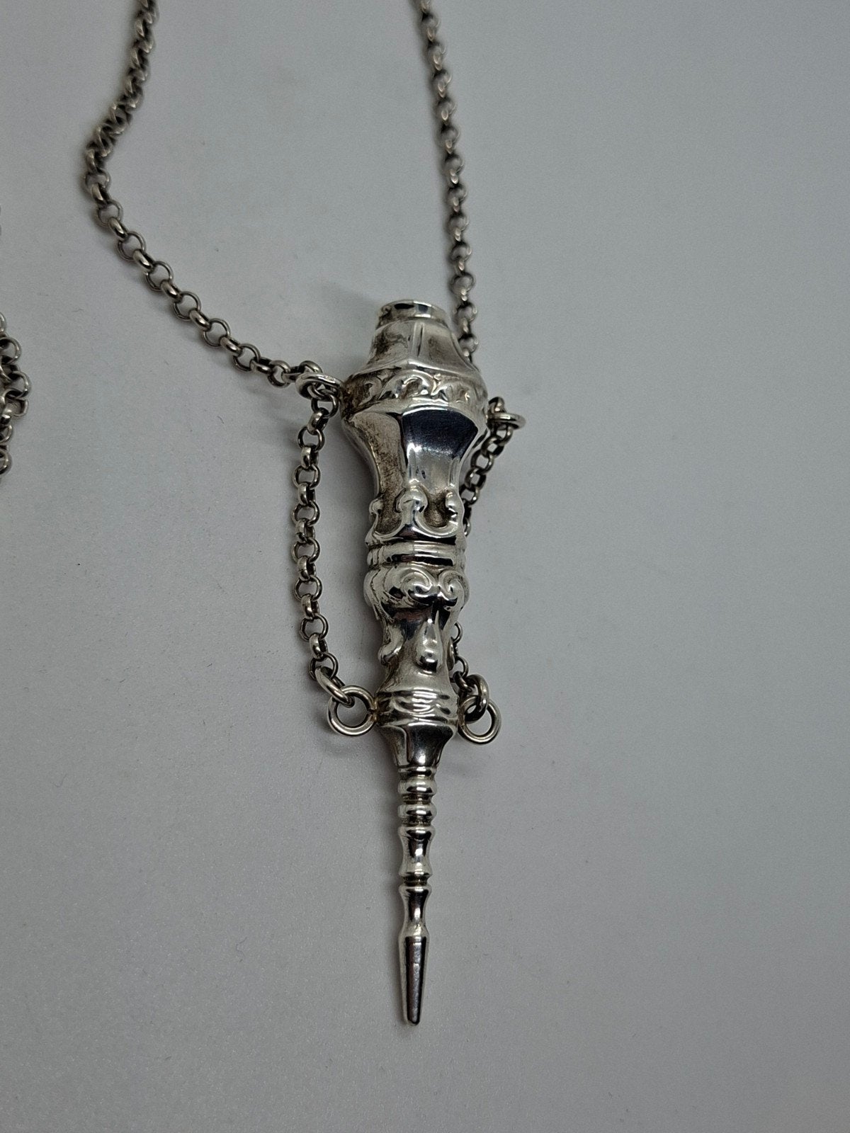 Zilveren Jasseronketting met Vintage Chatelaine Breipendop, Ophalen of Verzenden, Zilver, Zilver, Met hanger