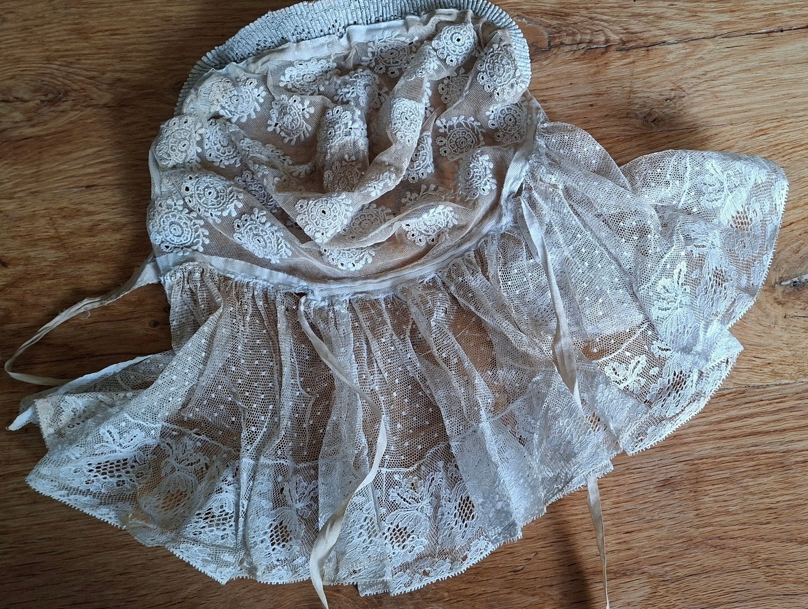 Antiek Kanten Mutsje - Delicate Handgemaakte Hoofdbedekking, Ophalen of Verzenden, Dames