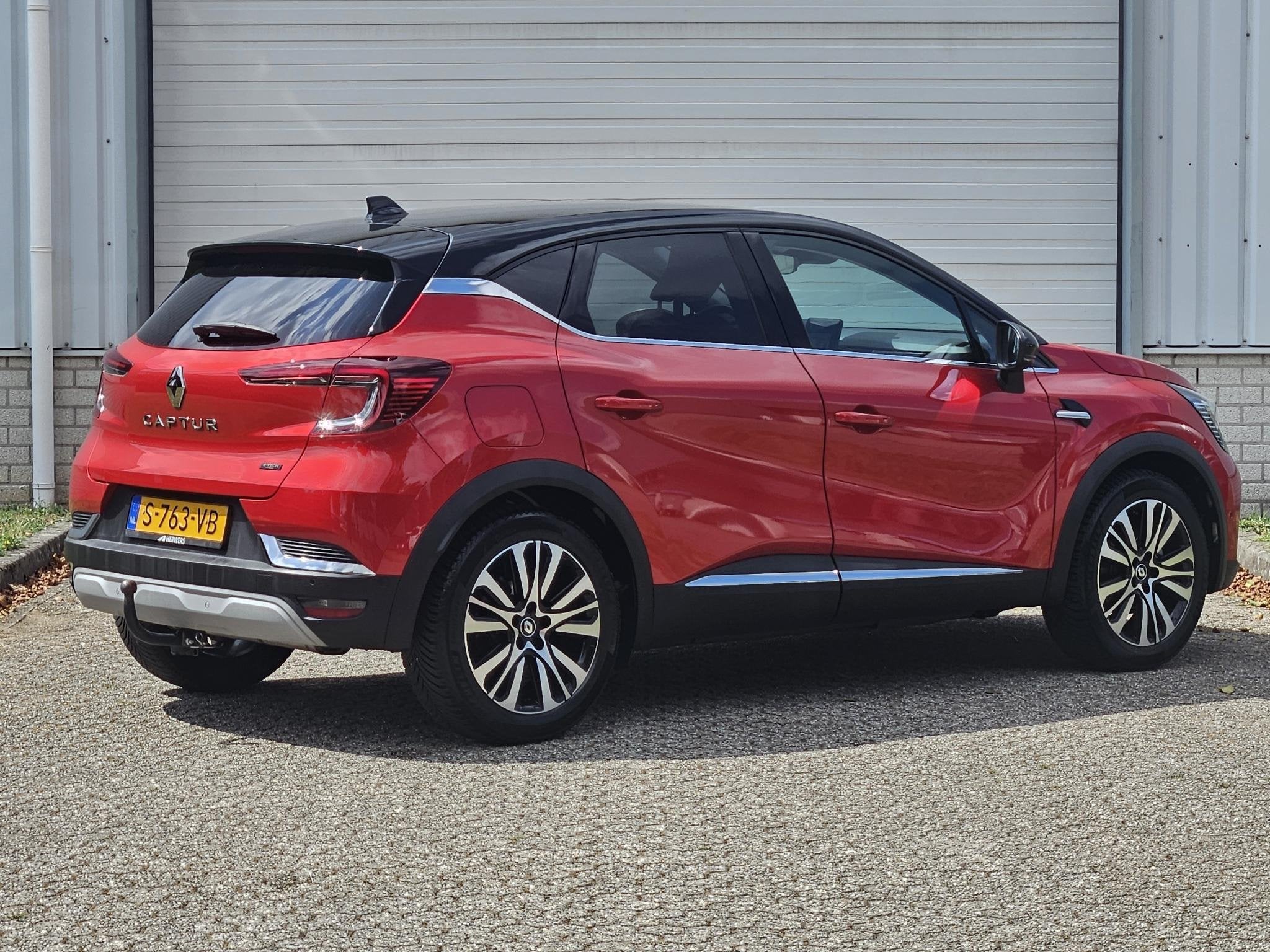 Renault Captur 1.6 E-Tech full hybrid 145PK Iconic / 1e Eige, Auto's, 145 pk, Gebruikt, 4 cilinders, 715 kg