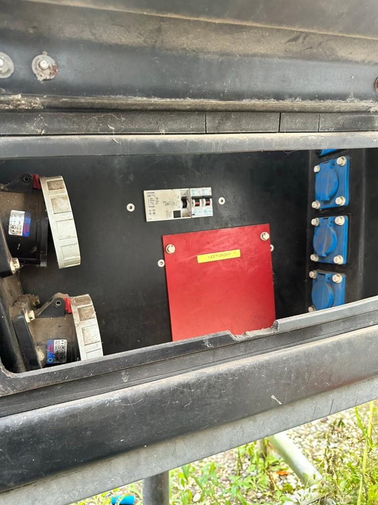 Bouwstroomkast / Verdeelkast met diverse aansluitingen, Doe-het-zelf en Verbouw, Elektra en Kabels, Gebruikt, Overige typen, Ophalen of Verzenden