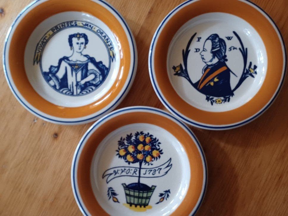 Set van 3 zenith gouda oranjehuis borden, Ophalen of Verzenden