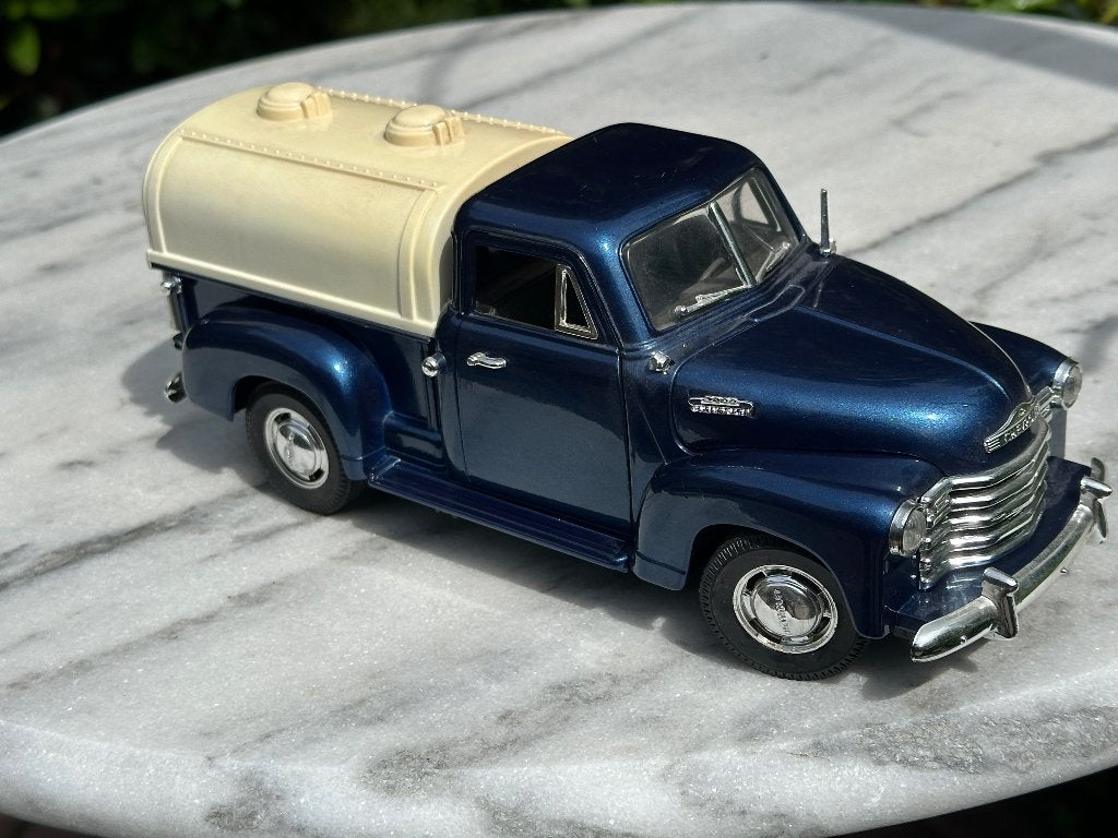 Chevrolet1953 tankauto, Mira 1:18, Hobby en Vrije tijd, Modelauto's | 1:18, Ophalen of Verzenden, Zo goed als nieuw, Auto, Overige merken