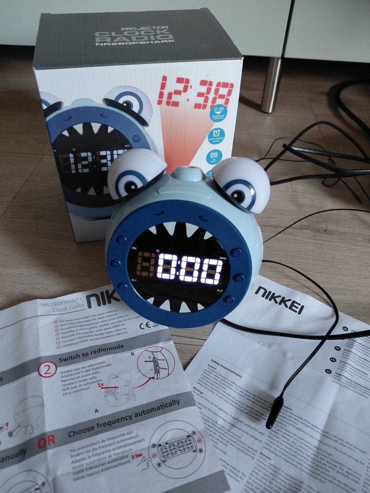 Blauwe Haai/Shark Nikkei Projectie Wekker Radio - NIEUW, Overige merken, Nieuw, Ophalen of Verzenden, Blauw