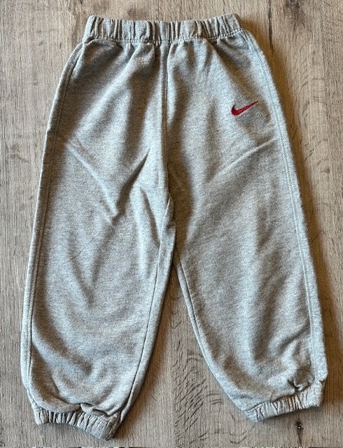 Jogging Broekje van Nike , maat 86 /92  nog NIEUW (N861), Kinderen en Baby's, Babykleding | Maat 86, Broekje, Nieuw, Ophalen of Verzenden