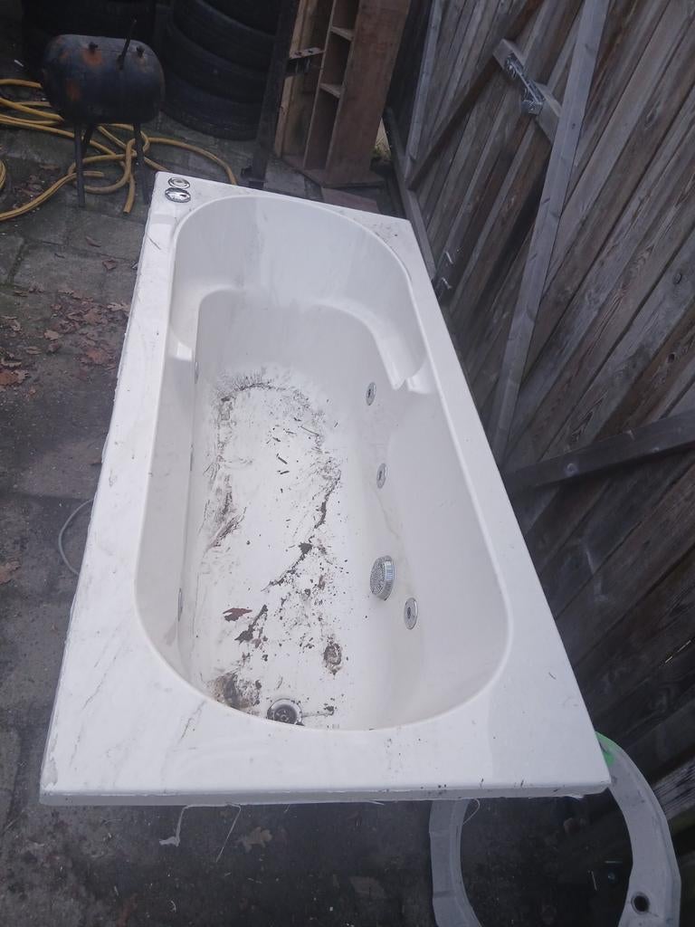 Whirlpool bad moet weg, Ophalen