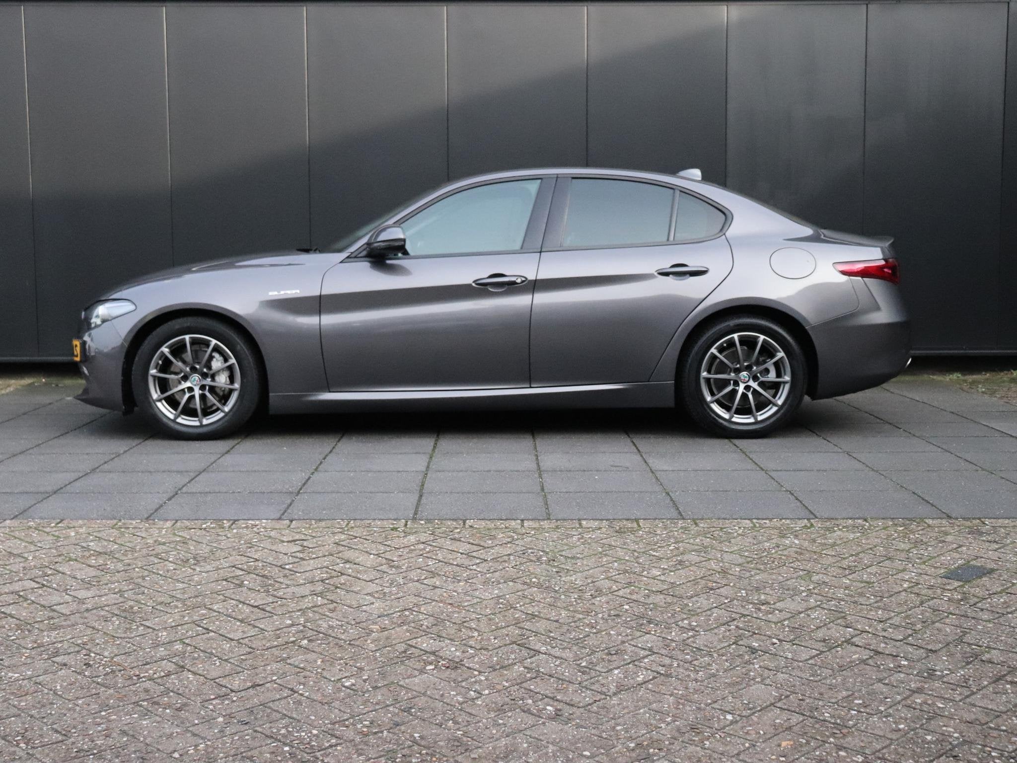 Alfa Romeo Giulia 2.2 LEER | NAVI | CRUISE | CAMERA |, Auto's, Automaat, 745 kg, Euro 6, 4 cilinders