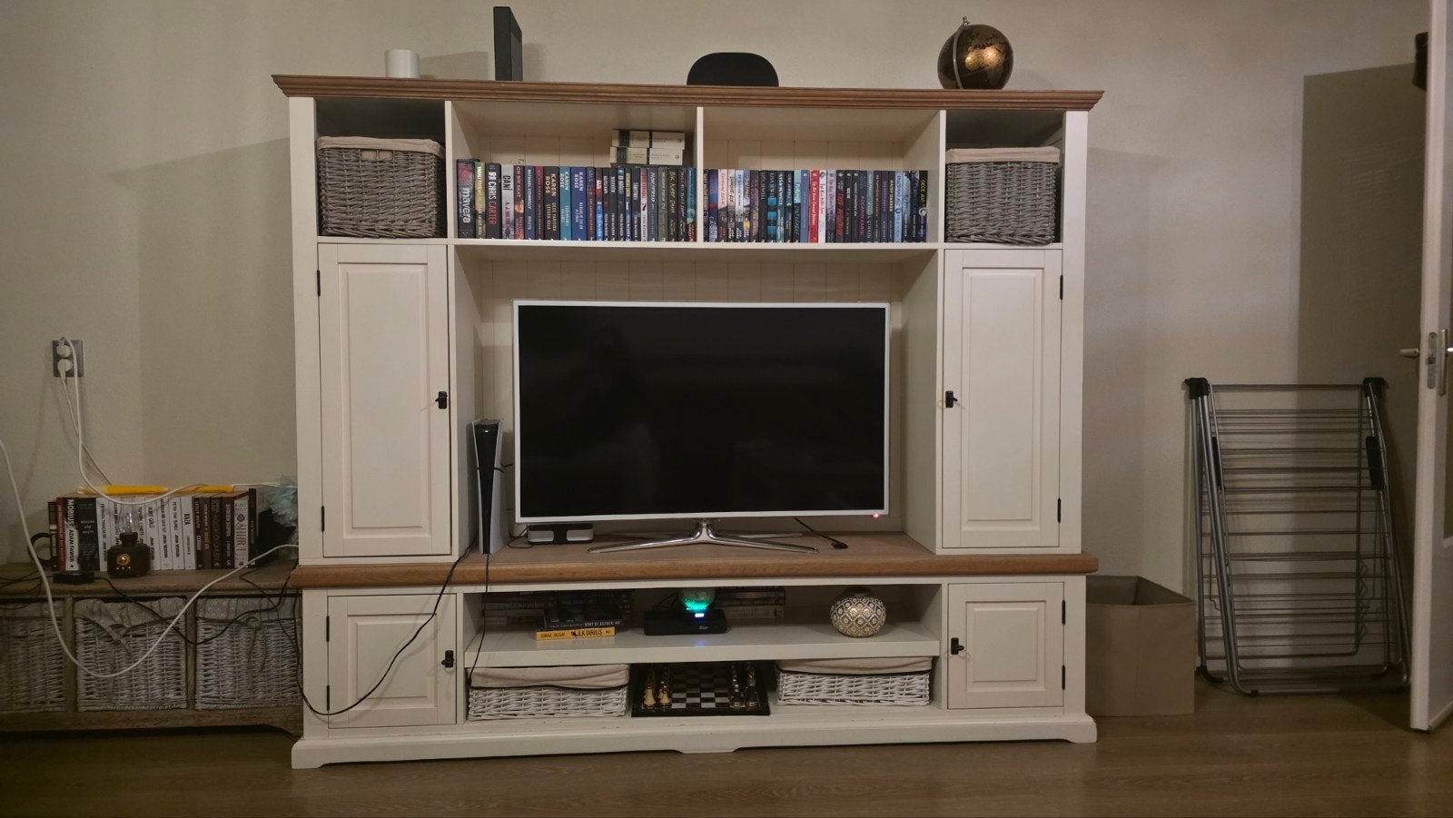 Ruime barok TV-kast met opbergruimte - 210x165x45 cm