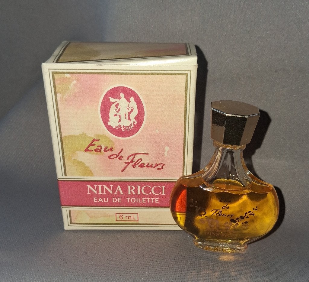 Volle parfum mini Nina ricci Eau de fleurs + doosje, Ophalen of Verzenden, Zo goed als nieuw, Miniatuur, Gevuld