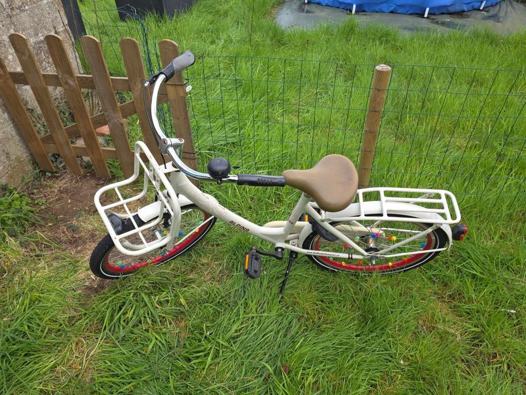 Kinderfiets Alpina, 16 inch, wit met rode velgen, Fietsen en Brommers, Ophalen, Gebruikt, 16 tot 20 inch, Alpina