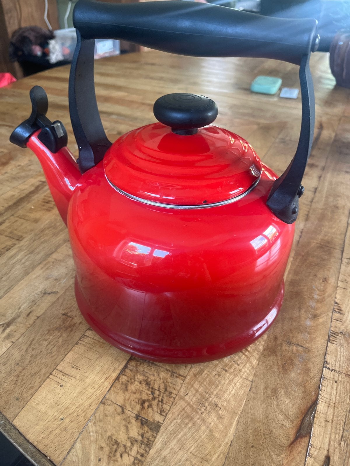 Le Creuset fluitketel rood 2.1 liter, 2 liter of meer, Ophalen of Verzenden, Gebruikt