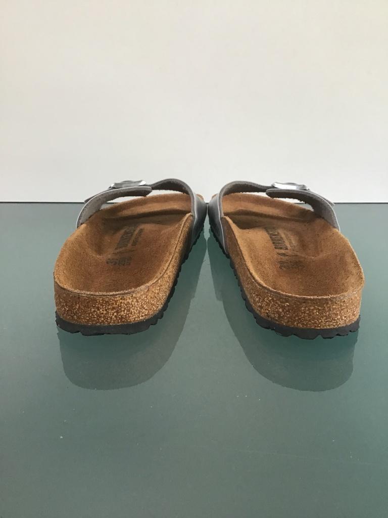Birkenstock 39 Madrid zilveren slippers | Gratis verzenden, Kleding | Dames, Schoenen, Slippers, Overige kleuren, Verzenden, Zo goed als nieuw
