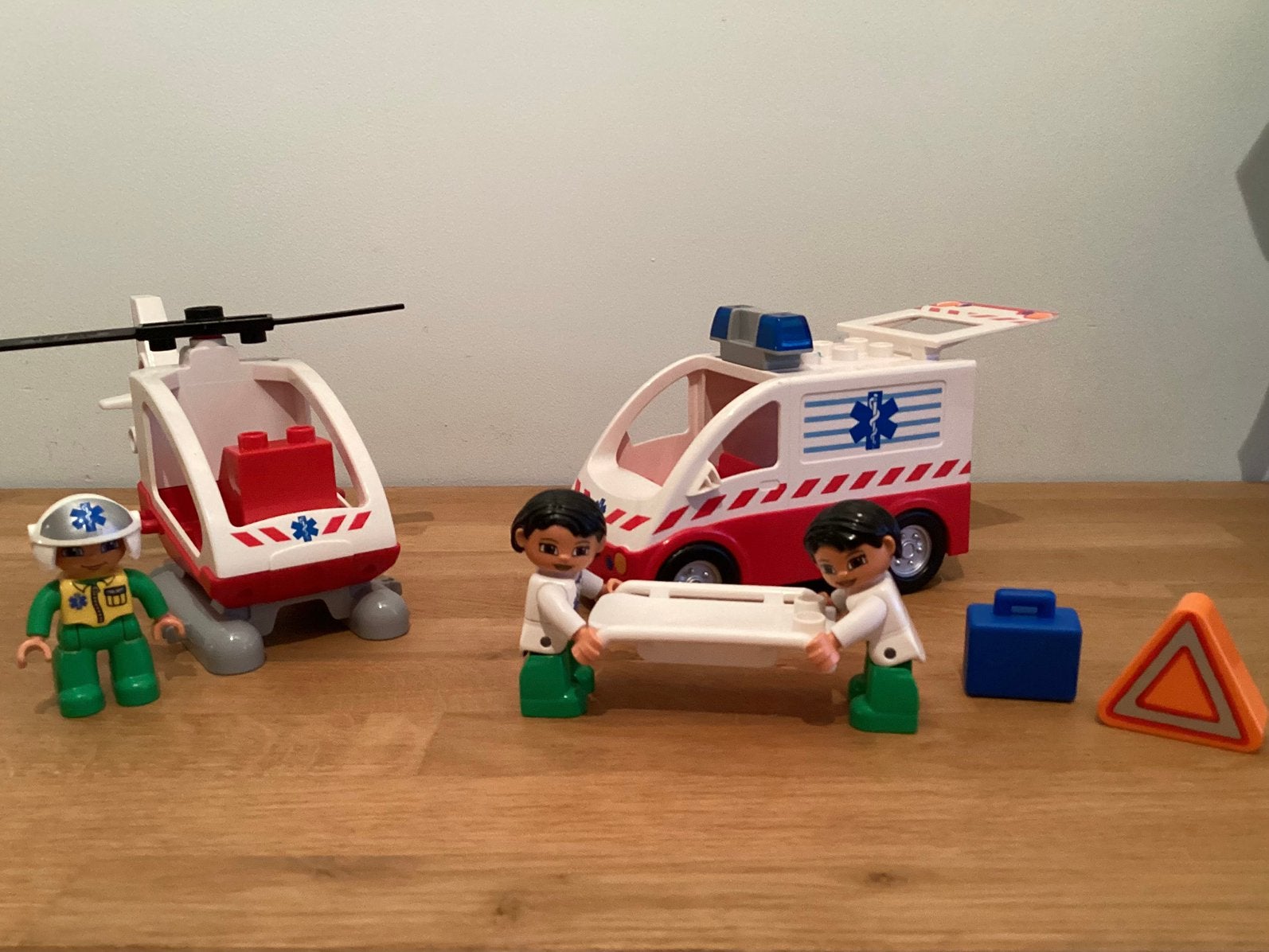 Duplo ziekenauto en - helikopter, Ophalen of Verzenden, Zo goed als nieuw, Duplo