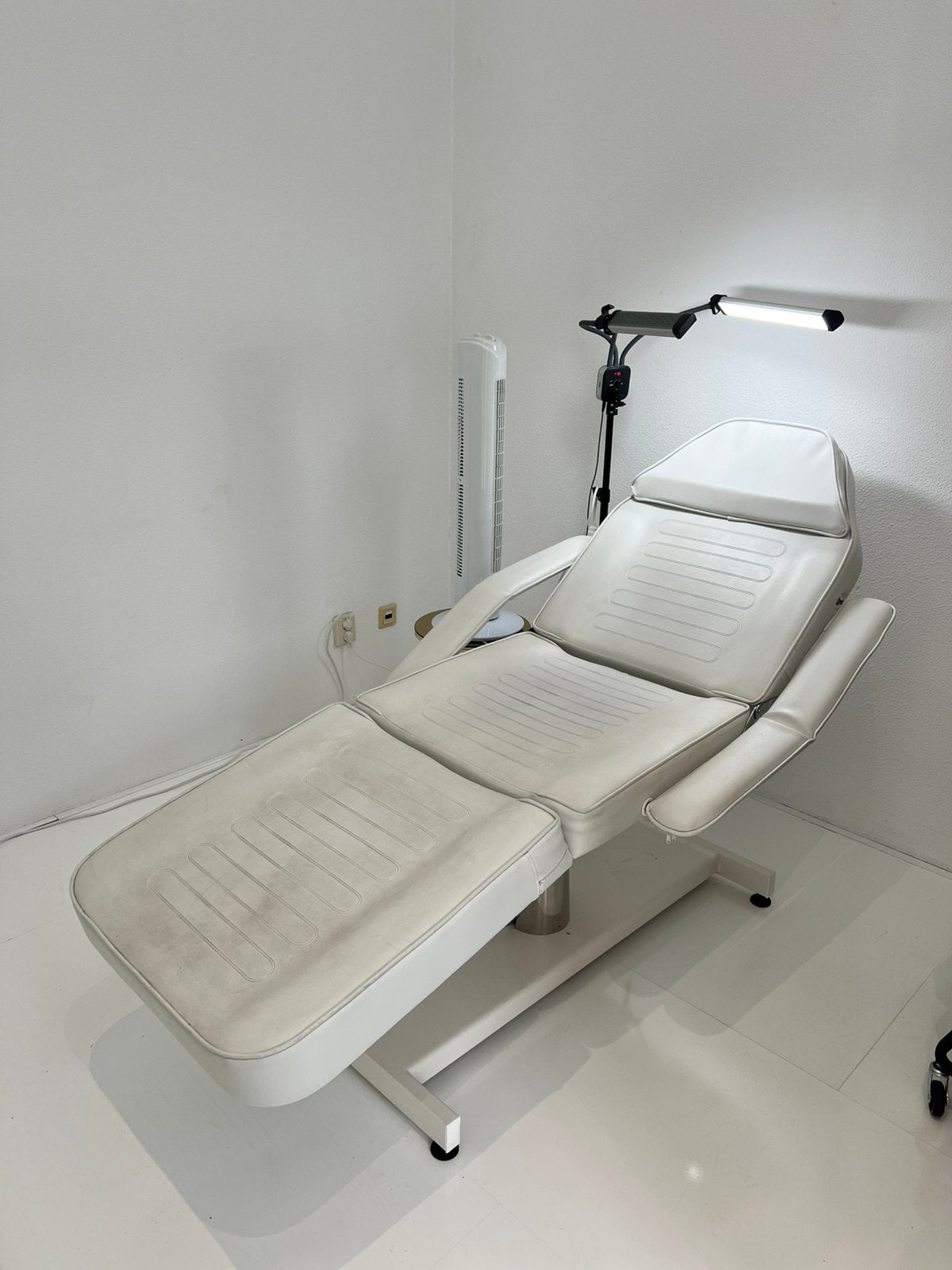 Hydraulische Behandelstoel / massagetafel, Ophalen, Gebruikt, Zwart