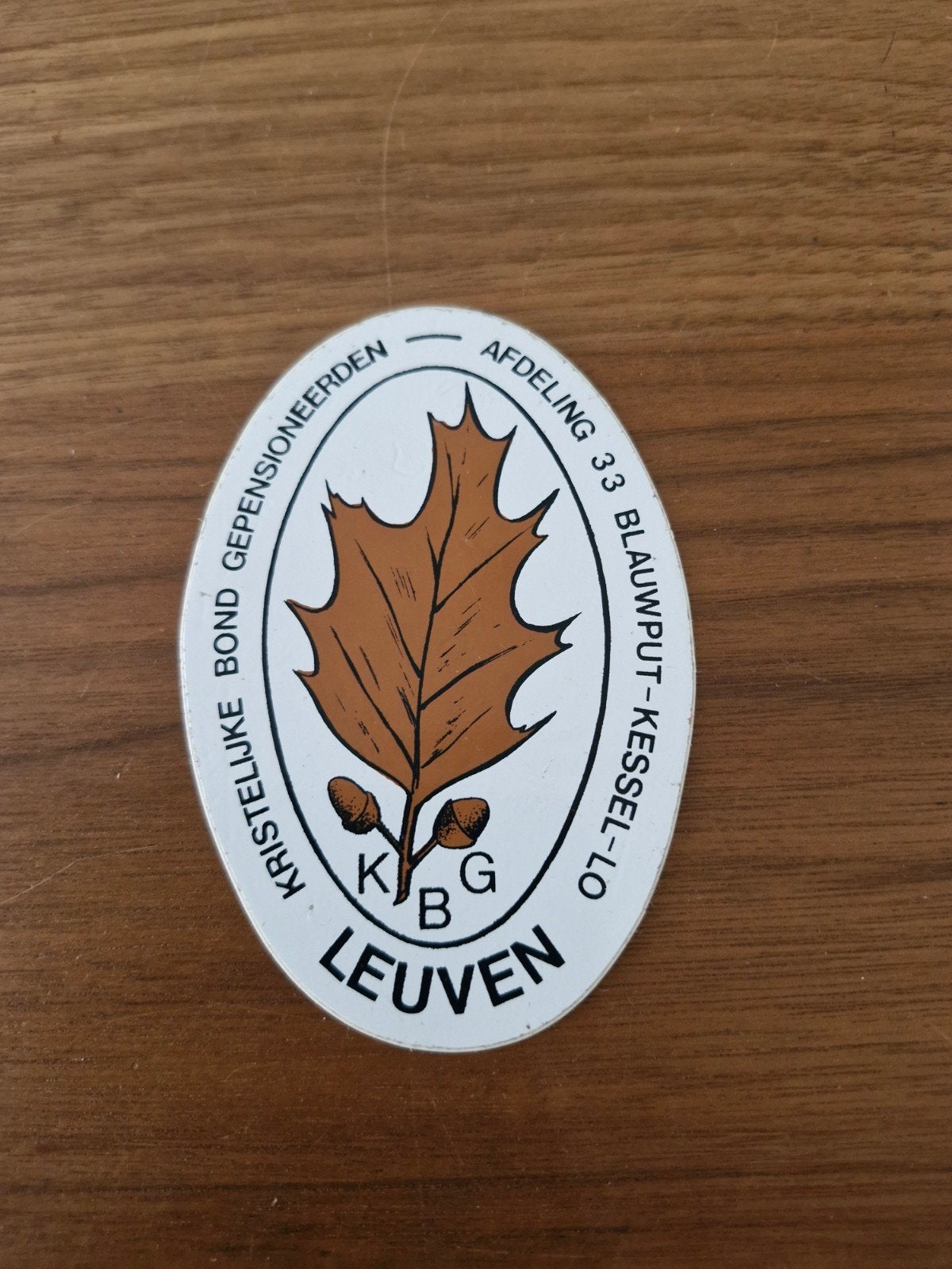 10572  K.B.G. Leuven sticker - Kristelijke Bond Gepensionee, Verzamelen, Ophalen of Verzenden, Gebruikt, Bedrijf of Vereniging