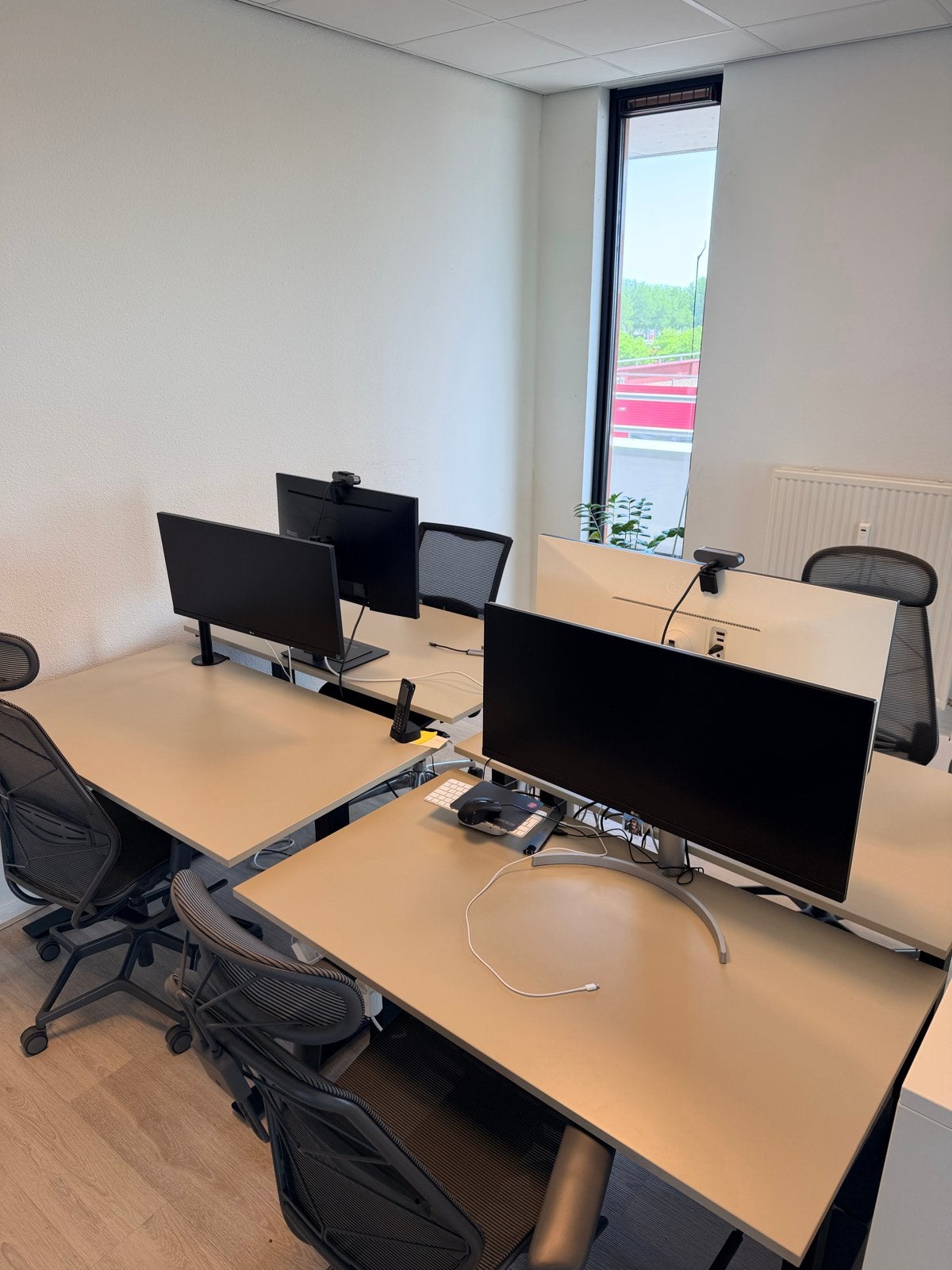 Ikea Trotten zit/sta bureau 120x70 cm > 4 stuks of los, Huis en Inrichting, Bureaus, Ophalen, In hoogte verstelbaar, Zo goed als nieuw