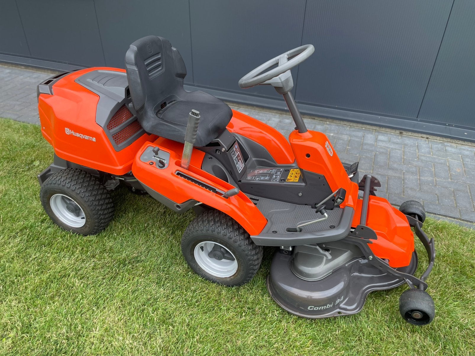 Husqvarna r216 awd 4x4 frontmaaier, Ophalen, Zo goed als nieuw, Elektrische starter, 90 tot 120 cm