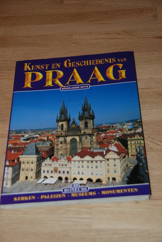 Kunst en geschiedenis van Praag., Europa, Ophalen of Verzenden, Reisgids of -boek, Gelezen
