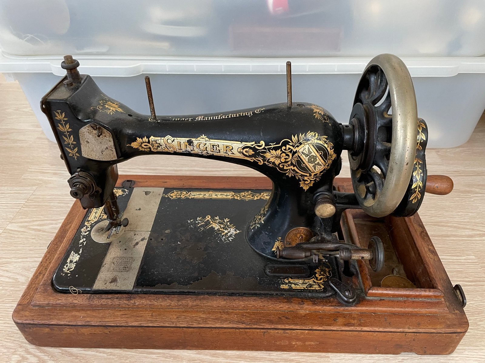 Antieke Singer Naaimachine met Houten Onderstel, Ophalen